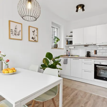 Shiny Homes - Bright & Elegant Apartment *