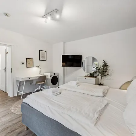 Shiny Homes - Bright & Elegant Apartment *